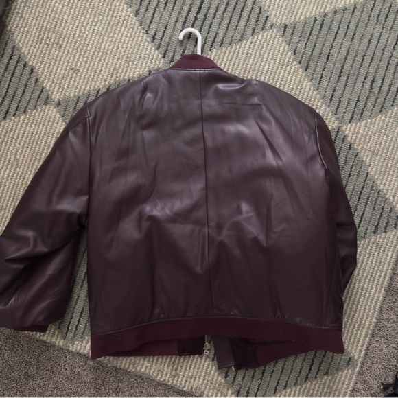The Frankie Shop ASTRA FAUX LEATHER BOMBER JACKET - BURGUNDY - Picture 7 of 10